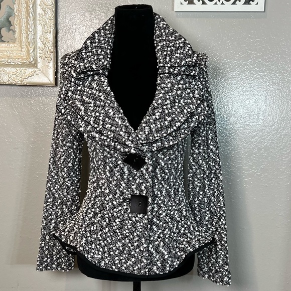 Stylish Black and White Women's Jacket - Picture 3 of 13